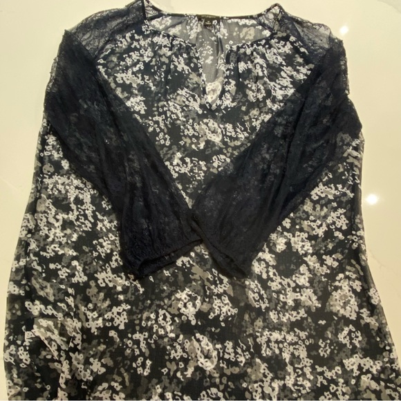 Ann Taylor Top, Blue Floral Blouse, Sheer, Navy Lace 3/4 Sleeves, Women's (US M) - Picture 9 of 12